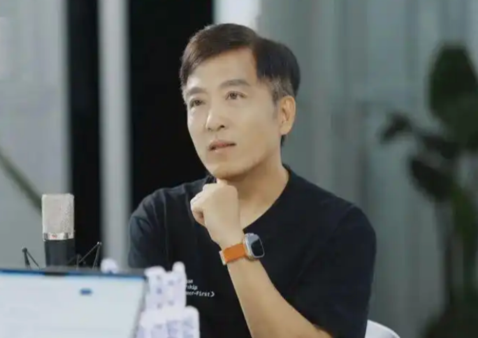 灵初智能CEO王启斌.png